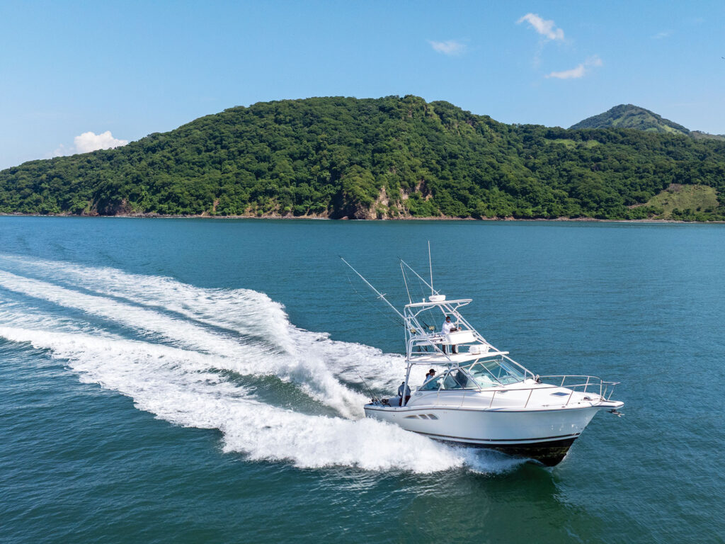 Casa Del Golfo Rampage 33 Express in El Salvador