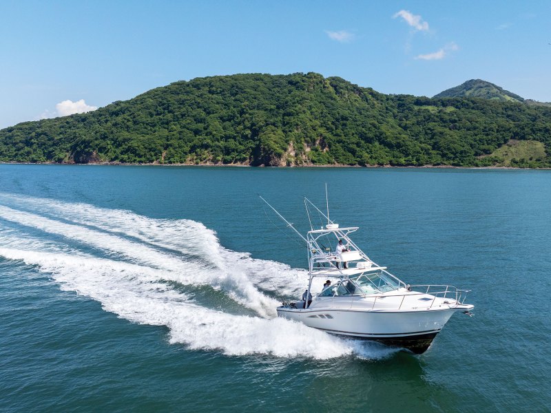 Casa Del Golfo Rampage 33 Express in El Salvador