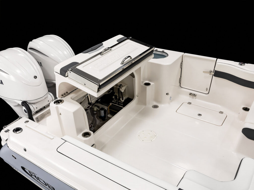 Robalo R277 DC cockpit