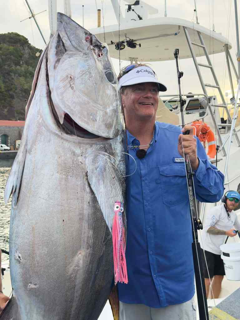 Large tuna caught abroad