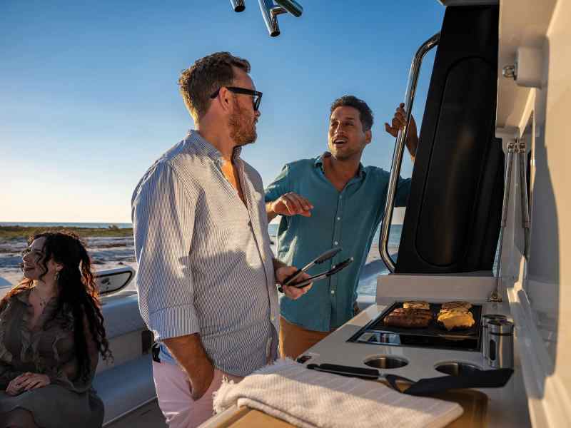 Aquila 36 Molokai grill