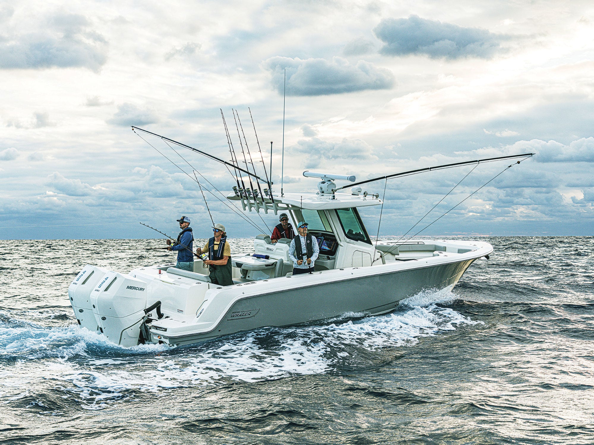 Boston Whaler 330 Outrage fishing