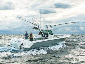 Boston Whaler 330 Outrage fishing