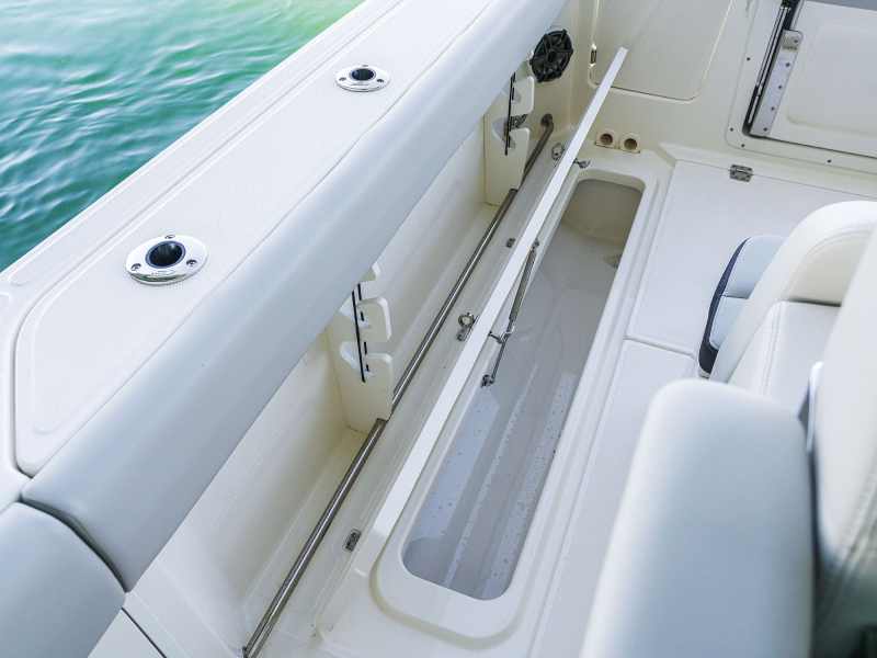 Boston Whaler 330 Outrage locker