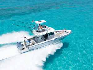 SWS926-Formula-387-1 Formula 387 running on the ocean