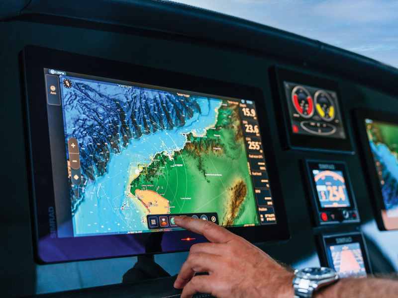 Simrad touchscreen